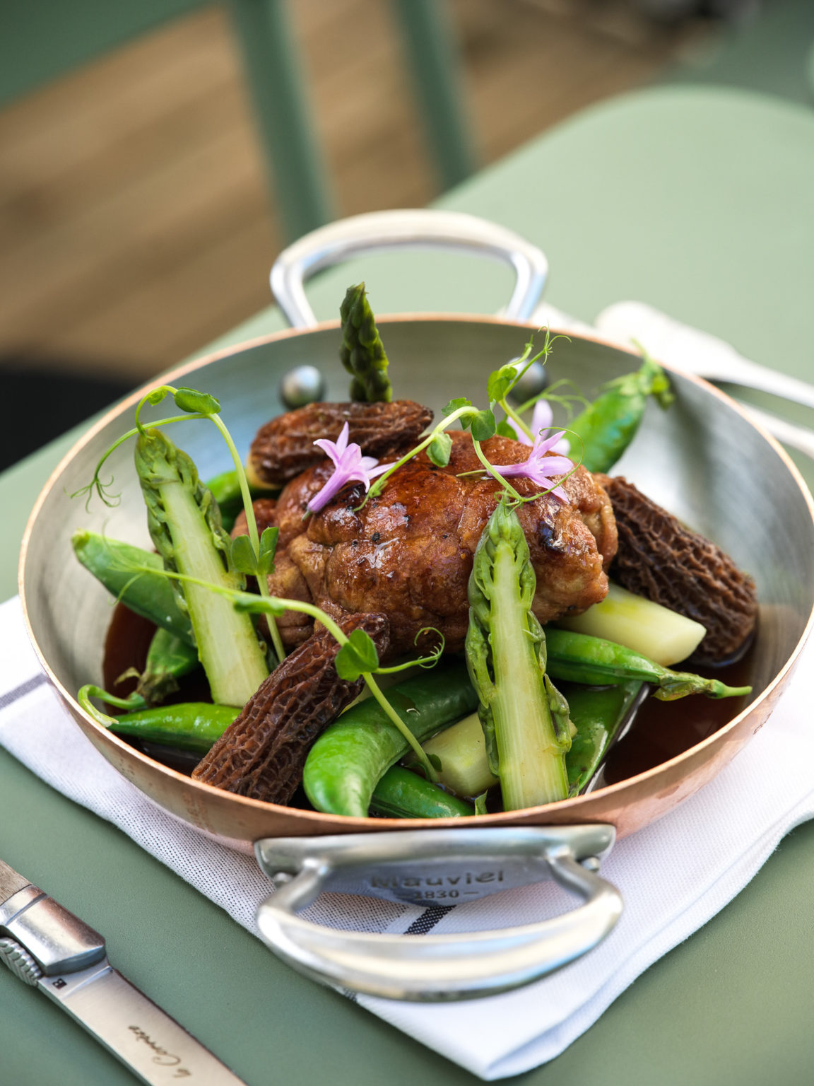 Volaille et asperges en cocotte